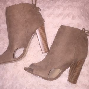 Size 8.5 never worn booties!!